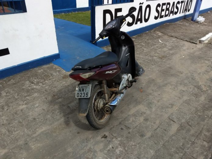 Polícia recupera moto roubada em São Sebastião