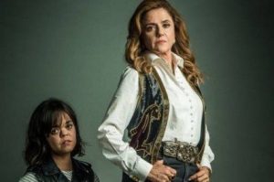 No fim de ‘Outro lado’, Estela visita Sophia no hospício e mãe se declara: ‘Você é quem eu mais amo’