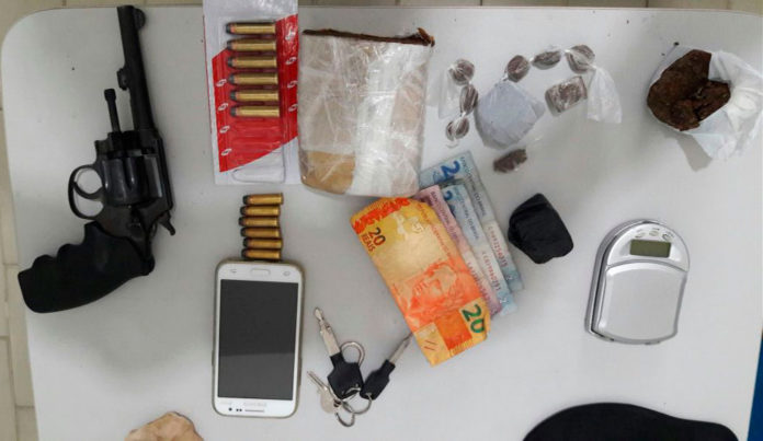 Polícia prende três por tráfico de drogas e um acusado de latrocínio