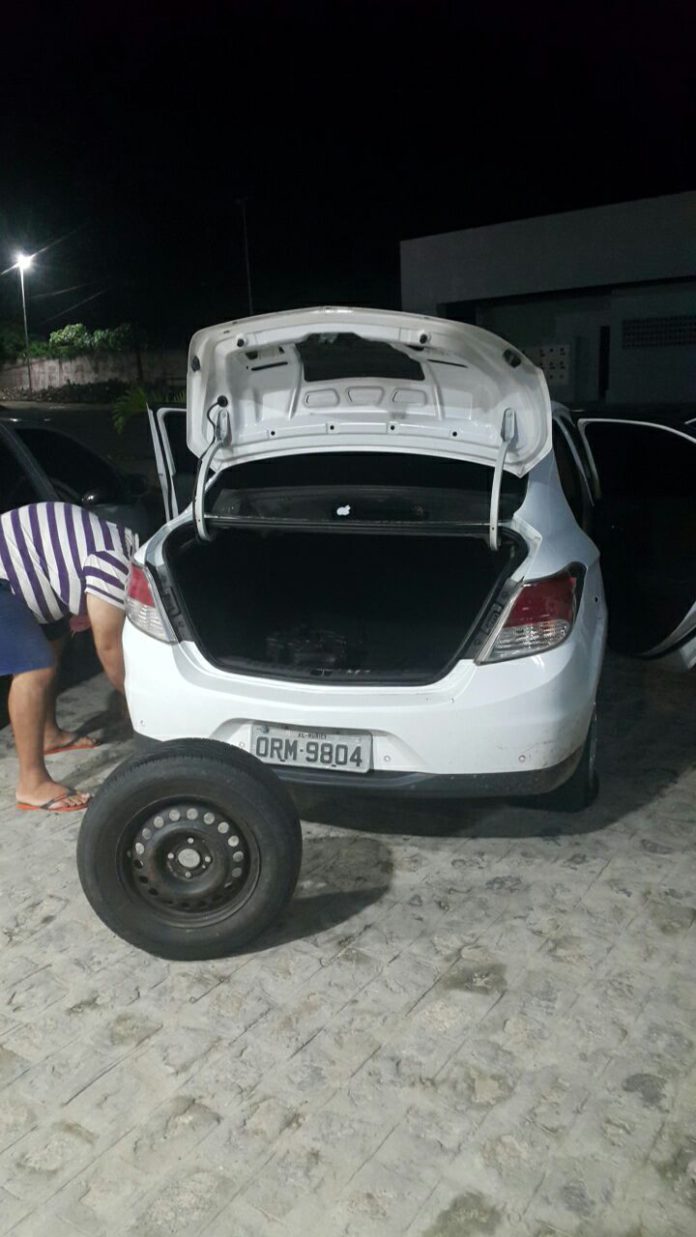 Polícia Civil prende dois e recupera veículo após perseguição em Murici