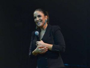 Ivete faz 46 anos e ganha sequência de homenagem de amigos e filhos