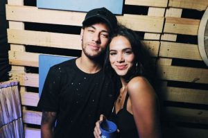 Para ficar perto de Bruna, Neymar investe em mansão avaliada em R$ 28 mi
