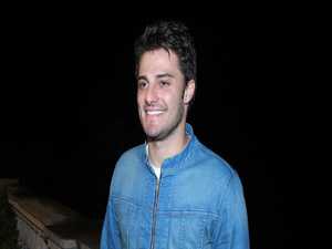 Primo de Bonner diz ter sido aconselhado a não se assumir gay