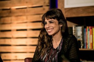 Após rumores de separação, Maria Ribeiro posta foto com filha de Assunção