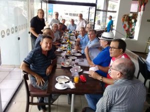 Economistas homenageiam Marcos Calheiros durante seu aniversário