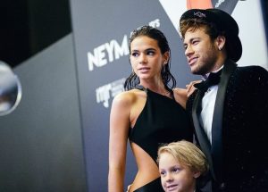 Filho de Neymar pede irmão e Marquezine rebate: “Fala com sua mãe”