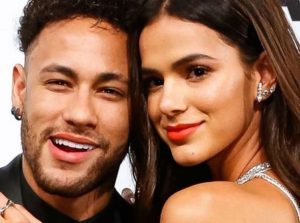 Bruna Marquezine consegue folga na novela e vai à Rússia ver Neymar na Copa
