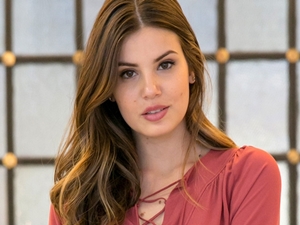 Camila Queiroz defende Marquezine após desabafo na web