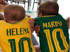 Ivete publica foto de gêmeas ‘uniformizadas’ durante jogo do Brasil