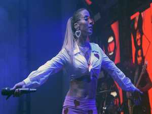 Anitta encerra turnê na Europa e comemora após show em Londres