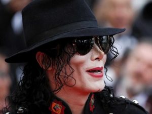 Médico diz que Michael Jackson foi castrado pelo próprio pai