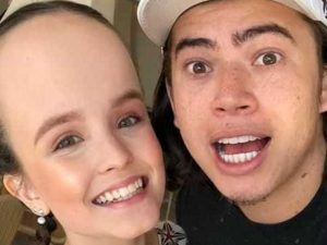 Whindersson zoa Larissa Manoela em foto e irrita fãs de atriz