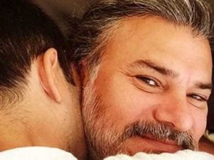 Leonardo Vieira e companheiro se casam e mostram aliança em rede social