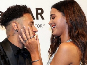 Em dia de jogo do Brasil, Neymar elogia Marquezine em foto: ‘Lutadora linda’