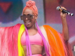 Karol Conka comenta polêmica de youtuber: “Continua odiando negros”