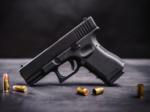 Homem é preso após ser flagrado com revólver em restaurante no Barro Duro