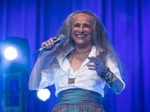 Cantora Maria Bethânia tem alta no Rio