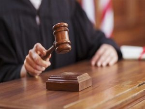 ﻿Jurados absolvem mulher de tentativa de homicídio contra o marido