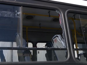 Polícia prende casal acusado de depredar ônibus no Centro