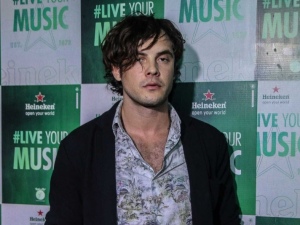 Sergio Guizé fala sobre rotina no sítio em que vive com Bianca Bin