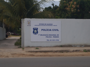 Jovem é preso com moto roubada, maconha e cocaína em Penedo