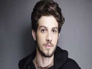 Chay Suede diz ‘não’ para evento com Laura Neiva: ‘Não estou preparado’