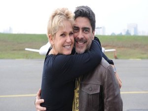 Junno Andrade ganha viagem surpresa de lua de mel de Xuxa
