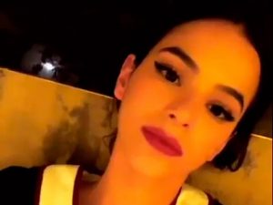 Marquezine fica presa do lado de fora do quarto de hotel em Milão