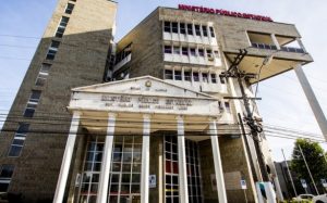 Estudante de Direito é acusada de estelionato contra idosos