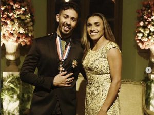 Carlinhos Maia recebe comenda em Penedo em evento que contou com a presença de Marta