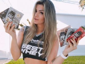 Kelly Key explica acordo com Latino para mudar sobrenome da filha