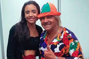 Filha de Tiririca, Florentina chama atenção na web com foto de biquíni