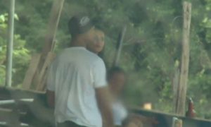 Após vídeo com mulheres e bebida, goleiro Bruno tem benefício cancelado