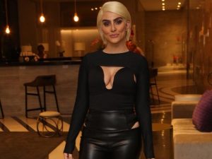 Cleo recebe timaço de famosos no aniversário de 36 anos