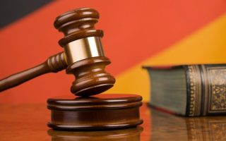 Estado é condenado a indenizar mãe de jovem executado por PM