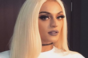 Após ser cobrada a sair do país, Pabllo Vittar surge seminua e manda recado: ”Não vou deitar”