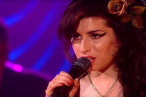 Vídeo inédito de Amy Winehouse promove próximo documentário sobre a cantora