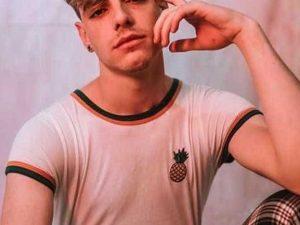 Filho após eleição de Frota: ‘ator pornô, ex-viciado e quis me abortar’