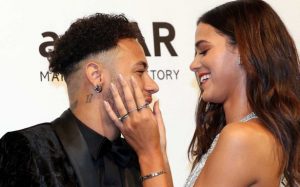 Marquezine confirma término de namoro com Neymar