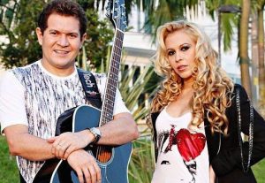 Arrependido, Ximbinha ouve músicas de Joelma e chora de saudades da ex-mulher