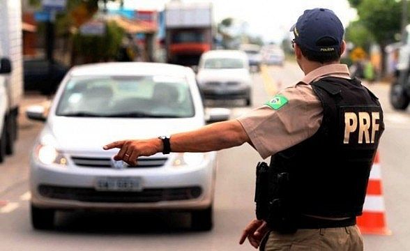 PRF publica edital de concurso com 500 vagas e salário de R$ 9.473,57