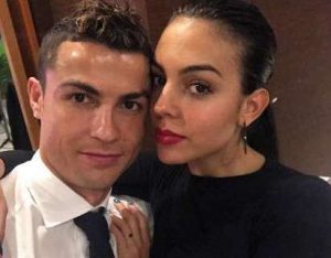 Cristiano Ronaldo e a namorada resolvem se casar