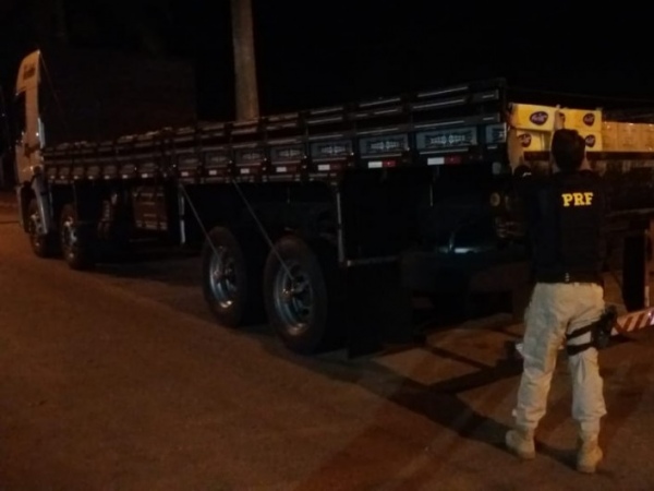 PRF apreende 8 toneladas de queijo transportadas de forma clandestina