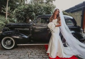 De noiva, Nicole Bahls passa ‘perrengue’ ao entrar sozinha em igreja