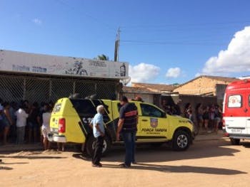 Homem é morto a tiros dentro de oficina mecânica