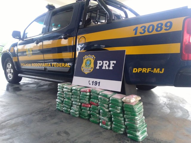 PRF apreende 80 kg de substância semelhante a cocaína em Canapi