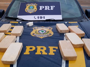 Motorista é preso com 10kg de pasta-base de cocaína na BR-101