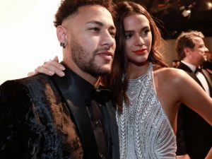 No meio de polêmica, Neymar e Marquezine ensaiam reconciliação