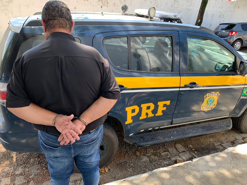 PRF prende em flagrante falso fiscal do Crea em Maceió