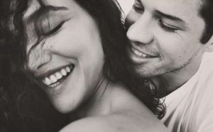 Segunda chance? José Loreto retorna à casa de Débora Nascimento